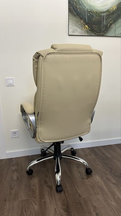 Офісне крісло бежеве ідеальний стан