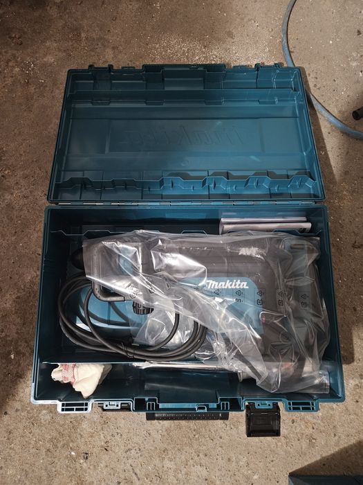 Młot wyburzeniowy Makita