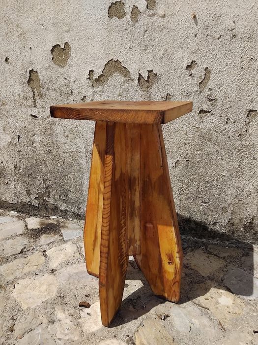 Banco rústico em madeira