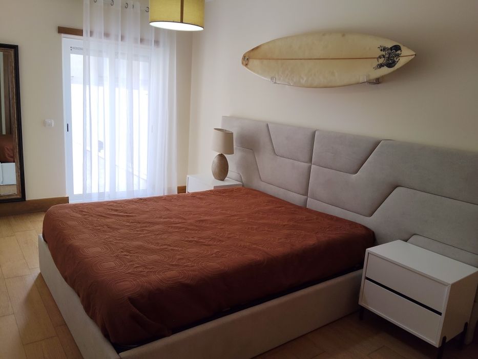 Apartamento T2 na Praia da Nazaré, com vista  mar, na lateral