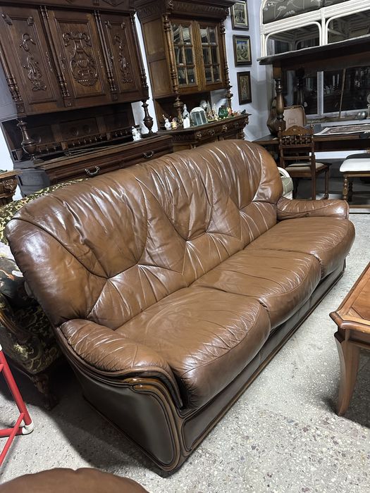 Дивани шкіряні.