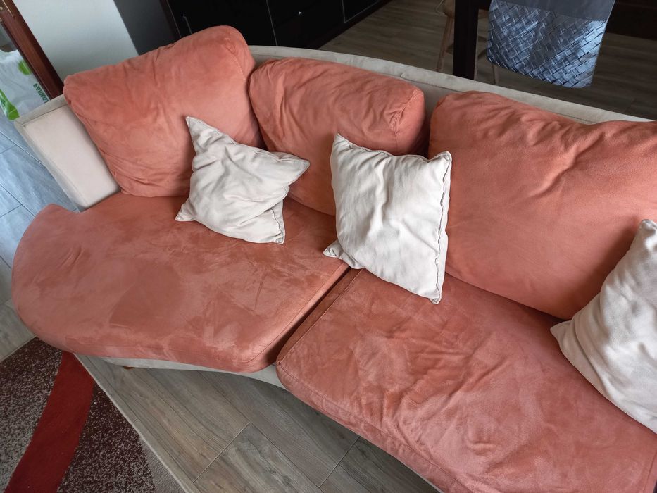 Sofá c/ chaise long e 2 puffs