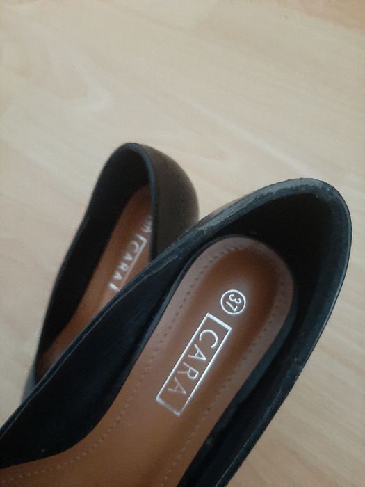 Buty pantofle  na słupku