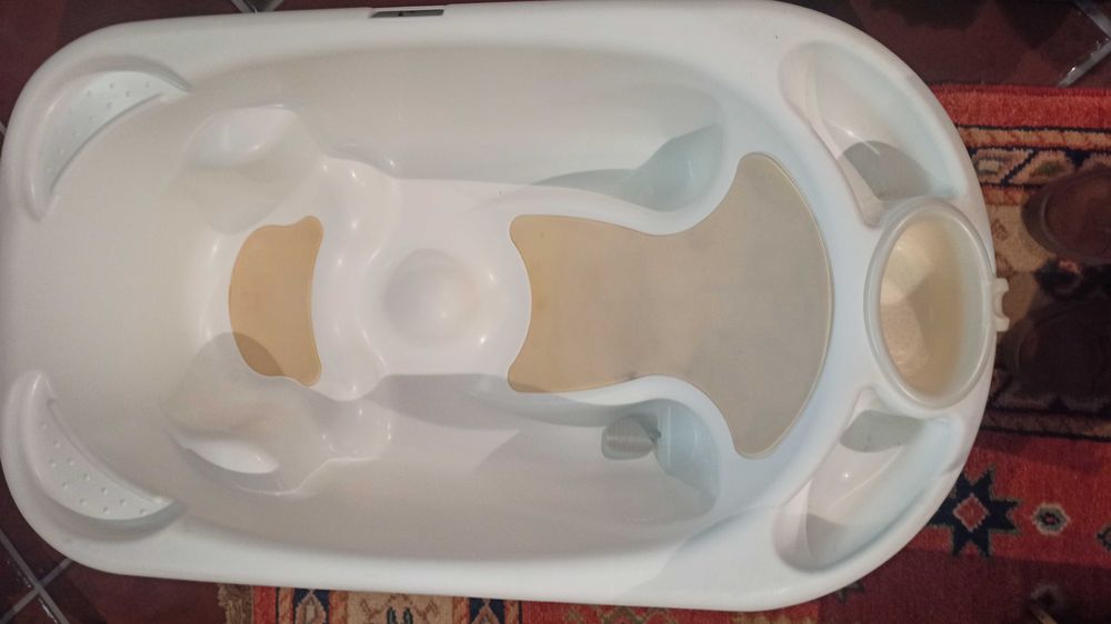 Fraldário para bebé com banheira portátil