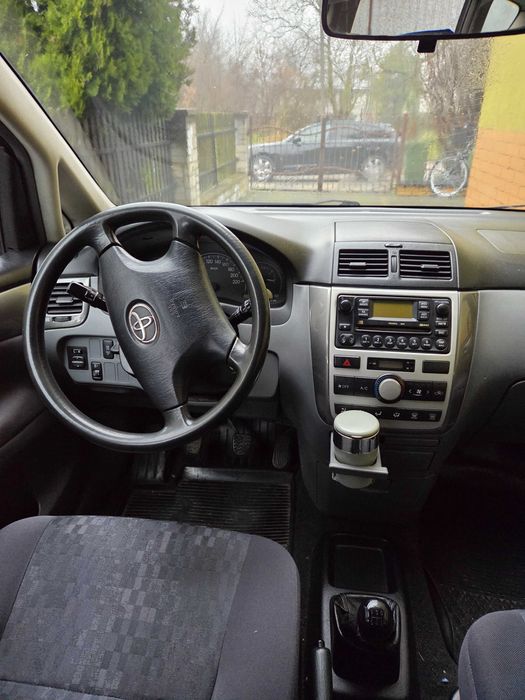 Sprzedam Toyote Avensis Verso