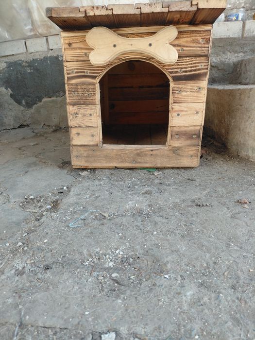 Собача дерев'яна будка