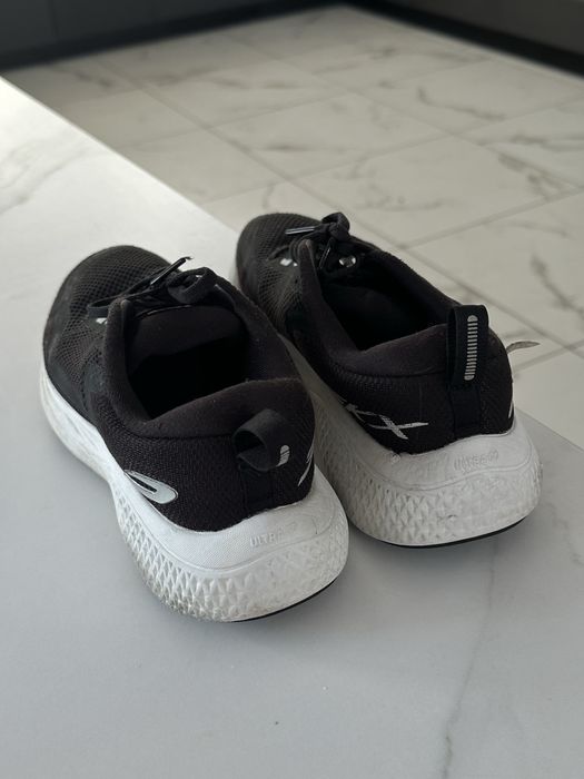 Кросівки в чорному кольорі