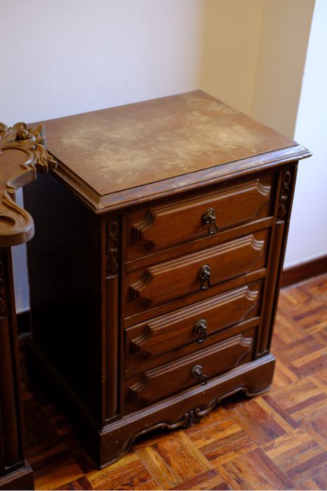 Mesas cabeceira e espelho