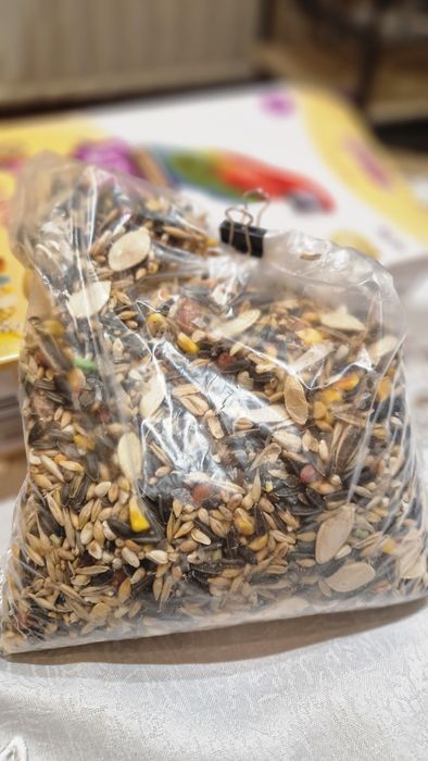 Корм для папуги середніх розмірів