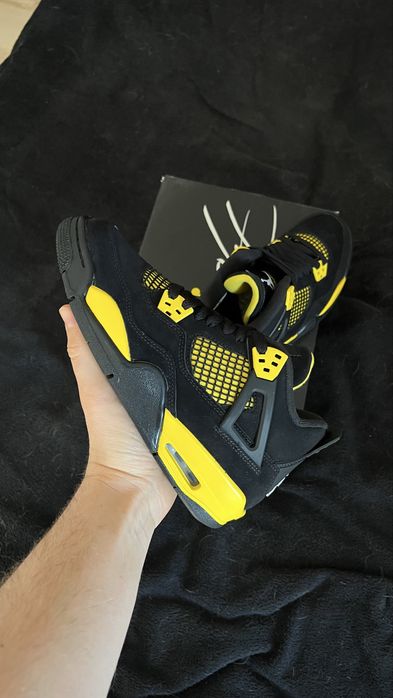 Jordan 4 Thunder (GS) 38