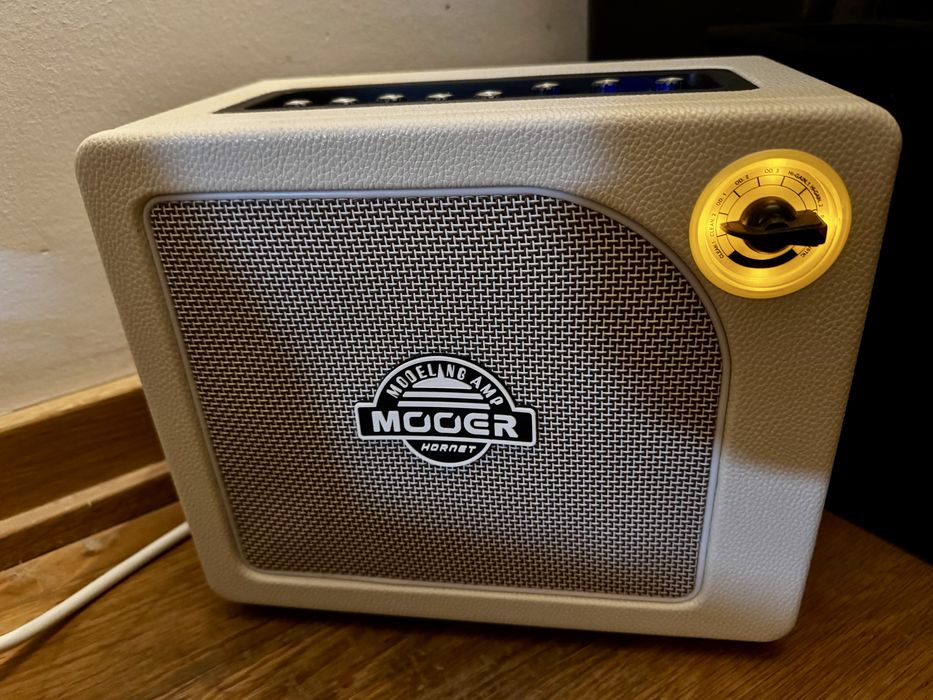 Amplificador  para guitarra Mooer Hornet como novo