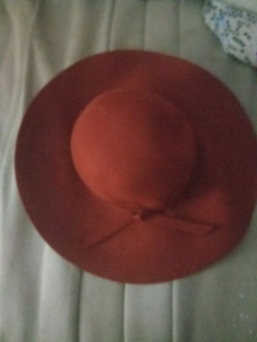Vendo chapéus novos mulher