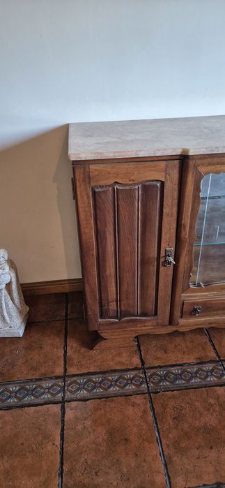 Louceiro / Vitrine / Aparador Antigo em Madeira

Maciça