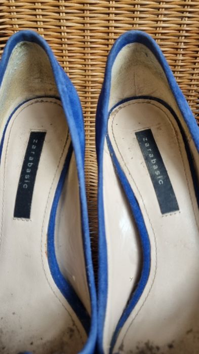 Niebieskie buty na obcasie z odkrytymi palcami