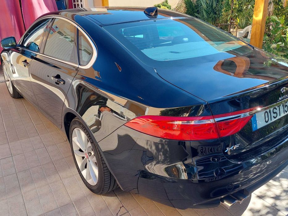 Jaguar XF com 69000 km em rigoroso estado novo