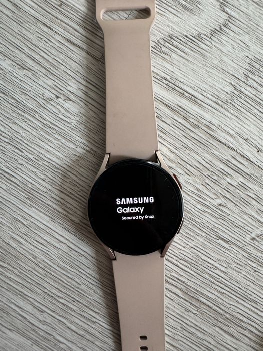 Smartwatch SAMSUNG Galaxy Watch 4  Różowo-złoty