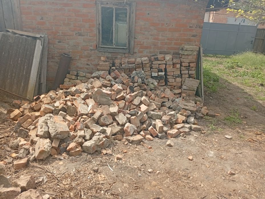 Віддам бій цегли