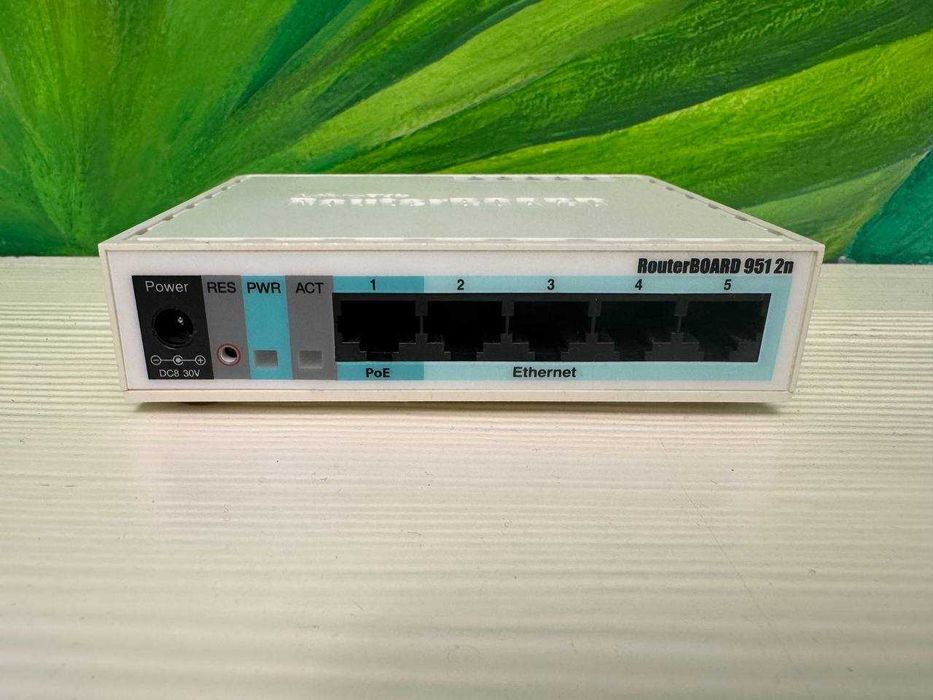 Маршрутизатор Mikrotik RouterBoard hEX PoE lite RB951 (роутер)
