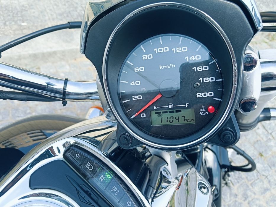 Mota Suzuki intruder M800