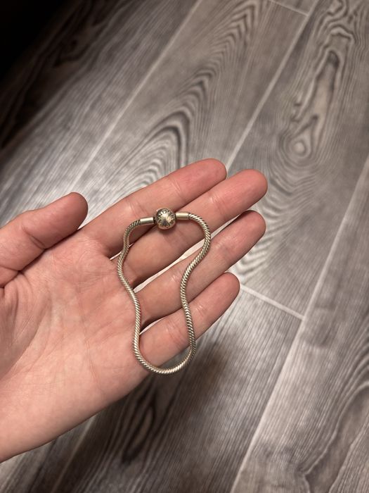 Продам браслет та шарми Pandora