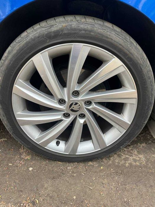 Оригинальные диски 5e3601025h  Audi Skoda VW Seat R18, 5*112 в комплекті з гумою