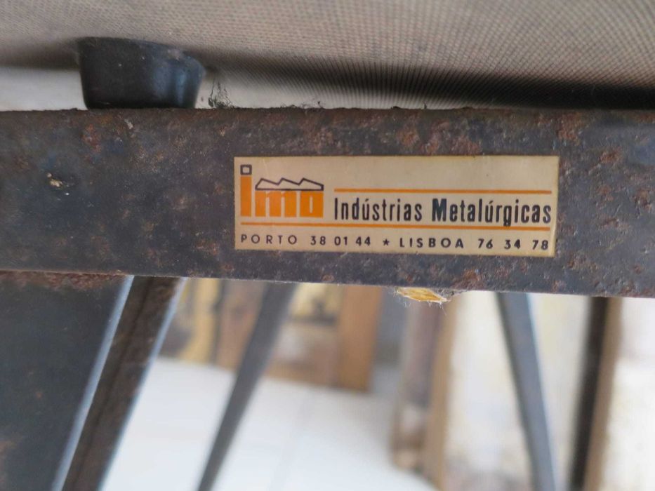 Cadeira metálica vintage