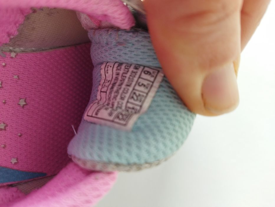 Skechers  unicórnio e Adidas neo TAM 22