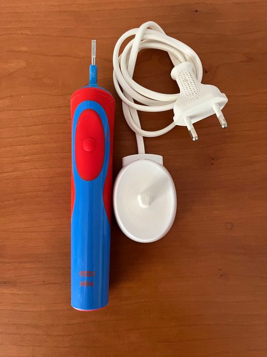Oral-B : Escova de Dentes Elétrica