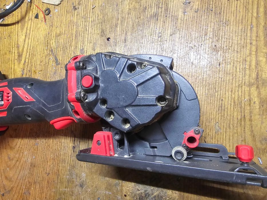 Пила циркулярная аккумуляторная Varo