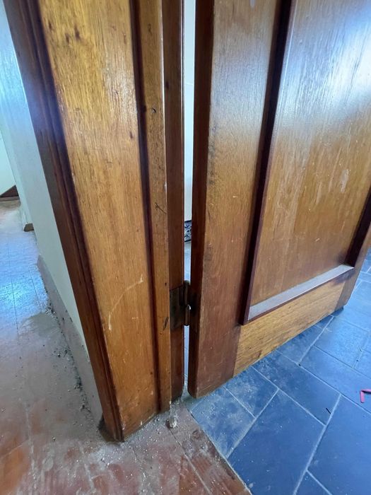 Portas e Aduelas de Madeira