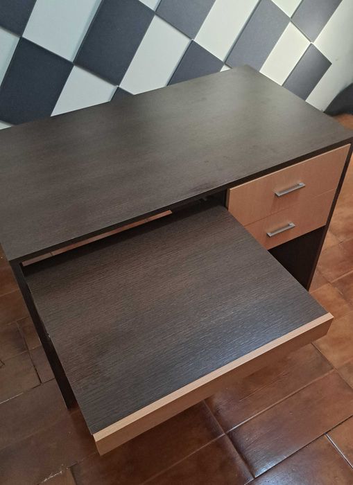 Secretária de escritório com gavetas – Bom Estado