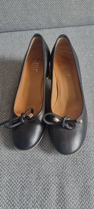 Buty na niskim obcasie Simple