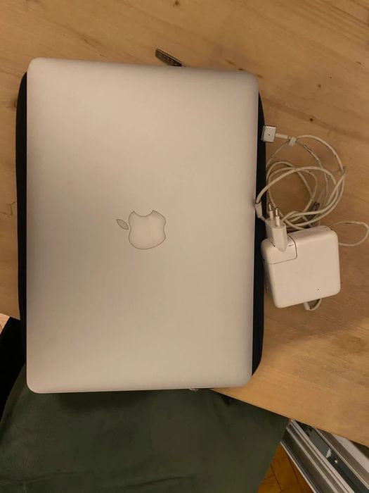 Apple MacBook Pro Retina 13 polegadas 2015 com Carregador