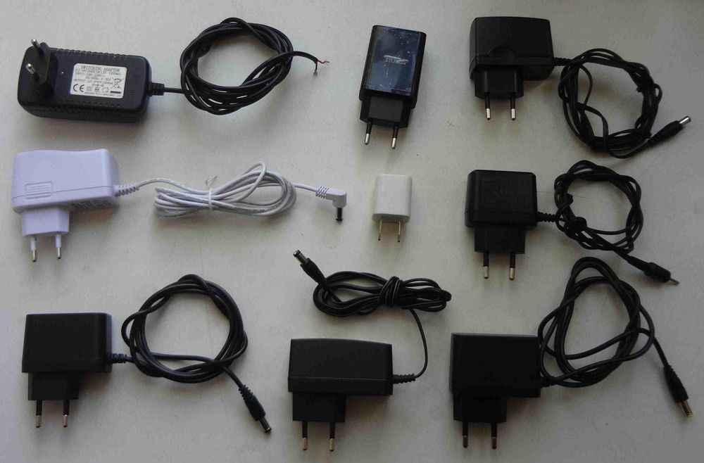 Блоки питания от 5 до 24V, 14 штук, адаптер, не рабочие. Цена за все