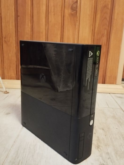 Продам Xbox 360 в хорошому стані