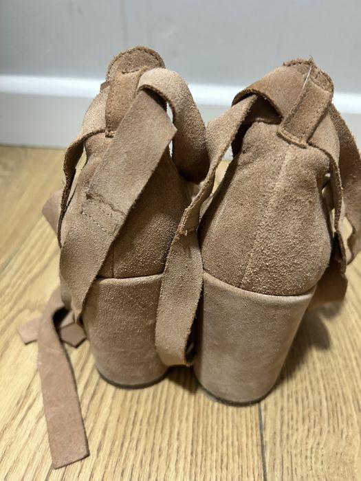 Sandały wiązane obcas słupek ryłko