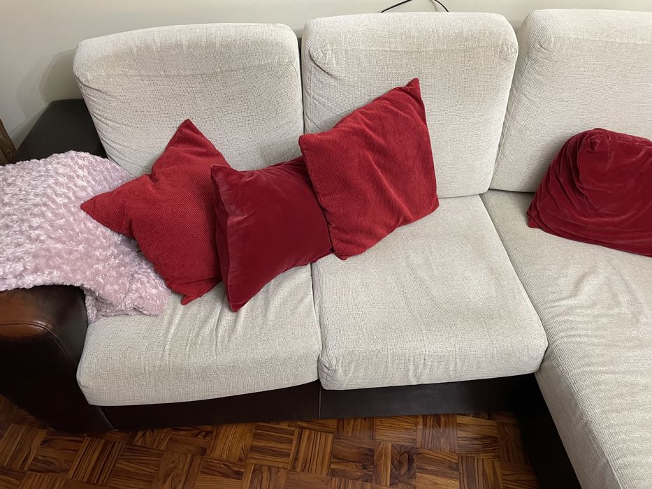 Sofá com chaise longue