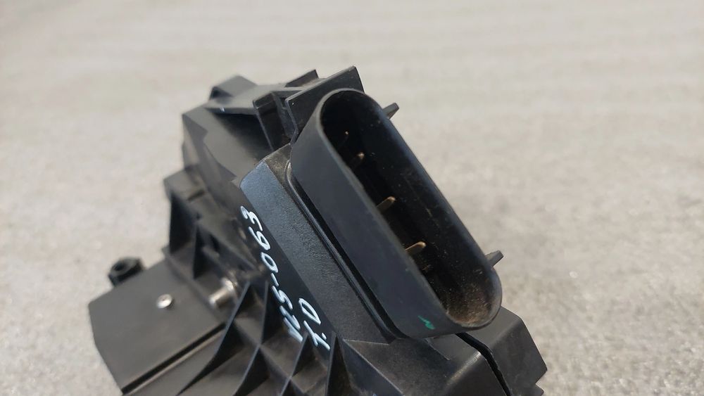 Fechadura / fecho porta trás direito FORD Fiesta VI (CB1, CCN)