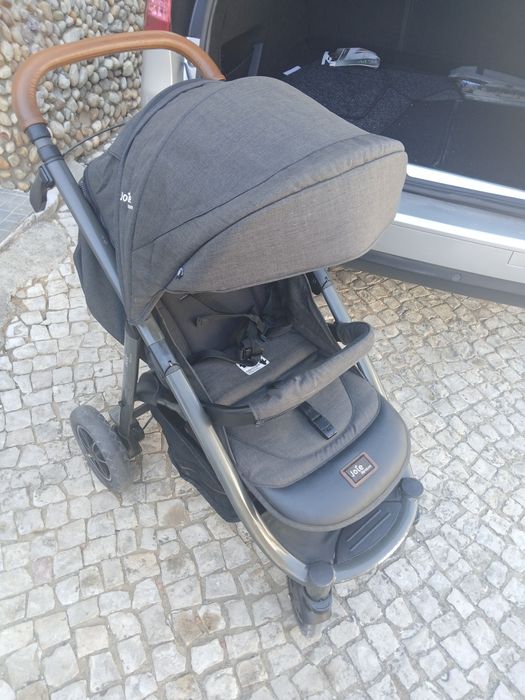 Carrinho de bebé - marca Joie
