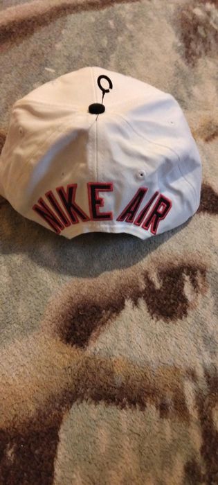Czapka Nike air z daszkiem bejsbolówka biała