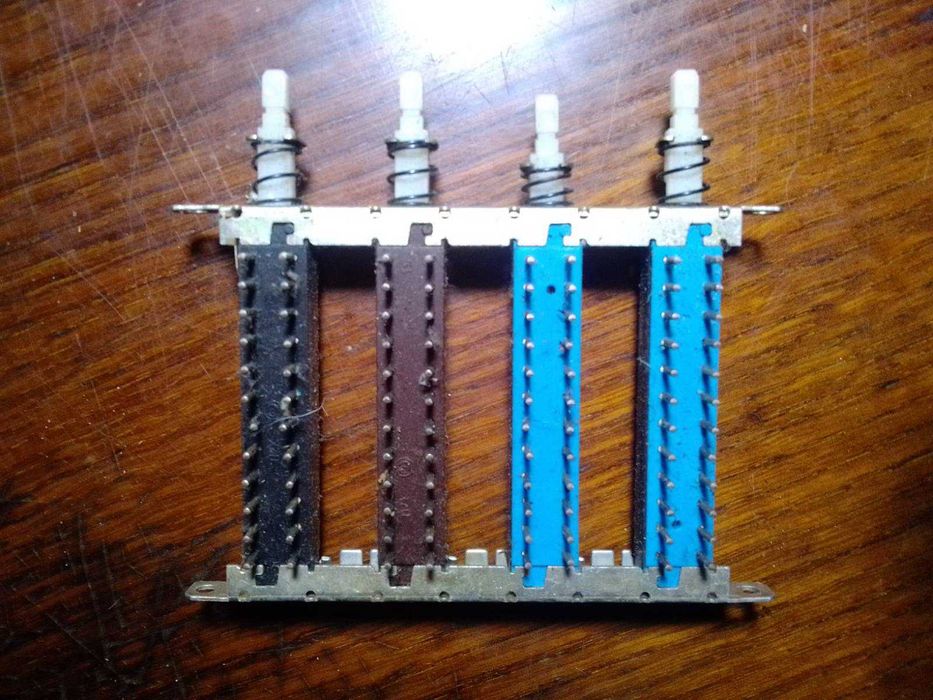 Продам переключатели "П2К"