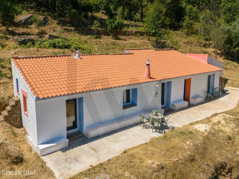 Moradia T2 Renovada com Amplo Terreno na Serra de Monchique