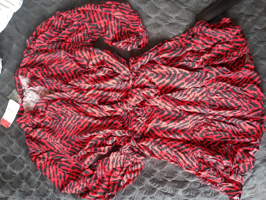 Плаття LC Wikiki,в стилі 80х,нове