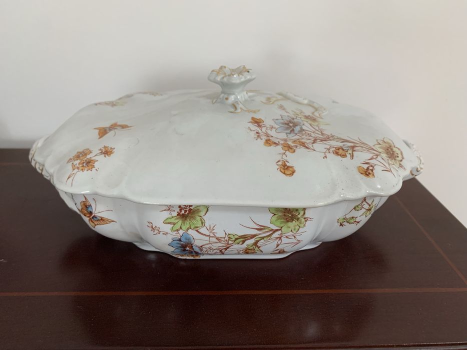 Terrina floral da antiga fábrica  de Sacavém