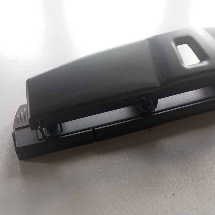 Vendo furador de 4 furos para folhas  papel