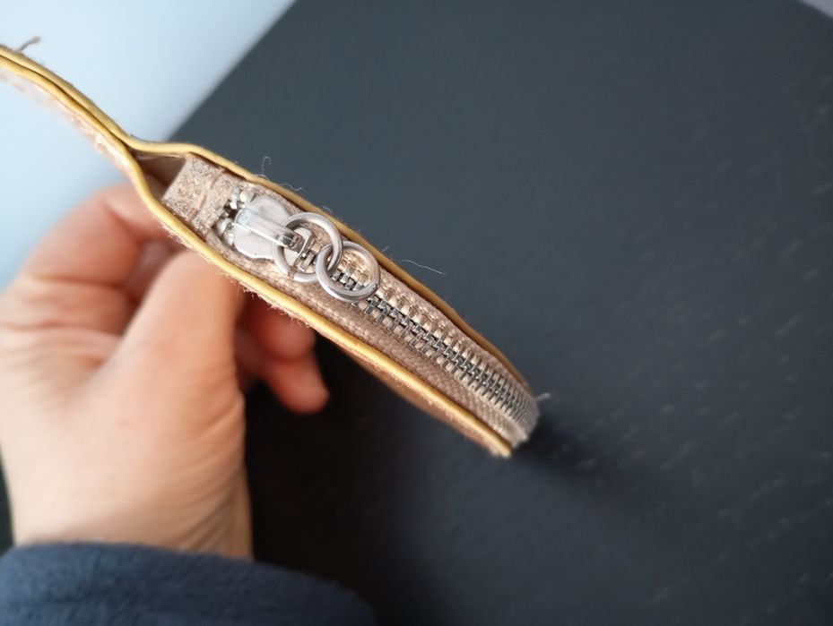 Porta moedas dourado