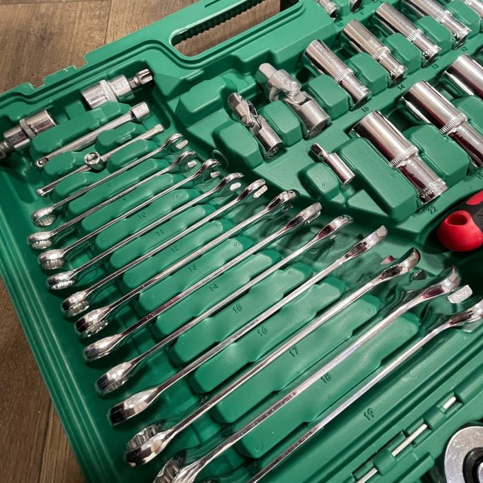 Набір інструментів на 216 предметів