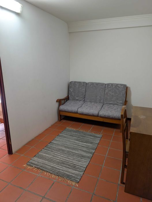 Quarto espaçoso para alugar a rapariga estudante da Universidade de Aveiro.