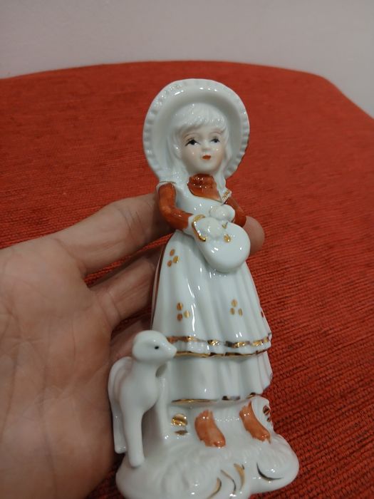 Estatueta em Porcelana