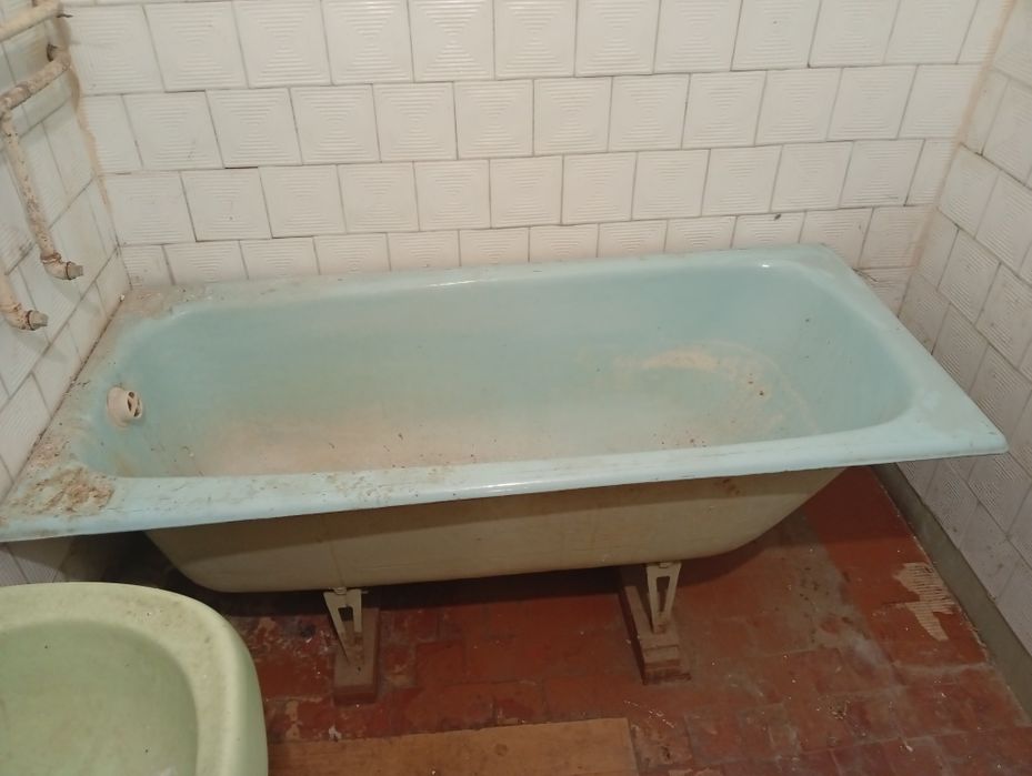 Ванна чугунная на ножках